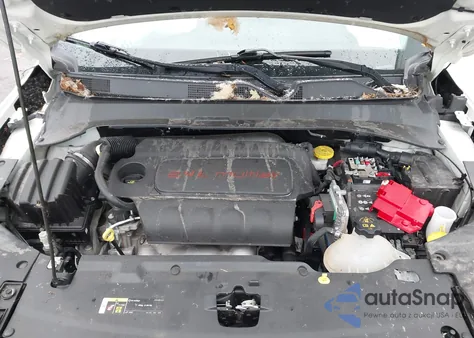 2021 Jeep Compass Latitude 4X4 z USA, uszkodzony, nr VIN 3C4NJDBB1MT569831